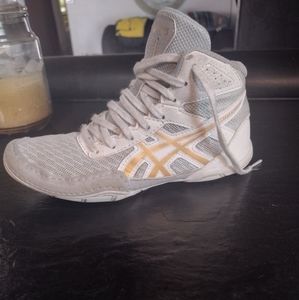 Unisex YOUTH Wrestling Shoes. Size 1.5